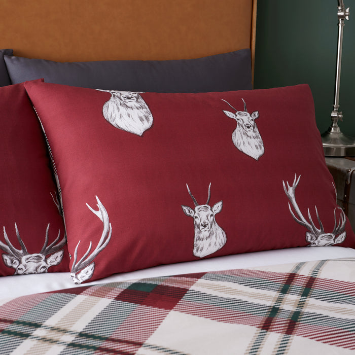 Catherine Lansfield Munro stag Duvet Cover Set Red